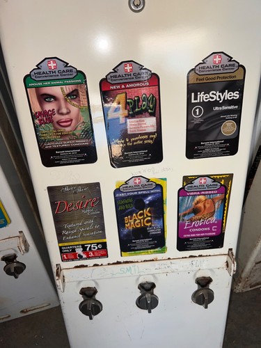 VINTAGE 1980 CONDOM NOVELTY VENDING MACHINE ORIGINAL PREVIOUSLY REFURBISHED - Picture 2 of 7