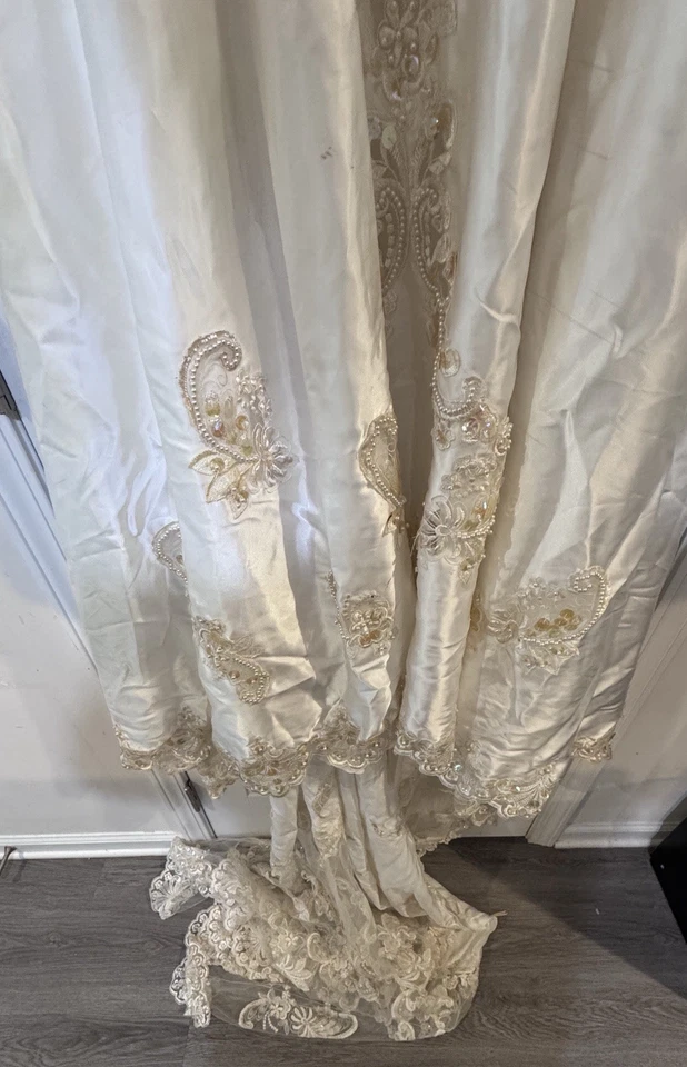 VINTAGE ALFRED ANGELO CUTOUT BACK LONG SLEEVES WEDDING GOWN SIZE 10 Damaged - Image 2 of 4