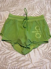 alo-yoga-green-mesh-layered-athletic-shorts-xs-breathable-drawstring-waist