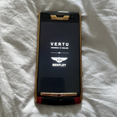 Vertu Bentley Signature Touch 52GB 4GB RAM 5.2in Android Black/Gold/Red
