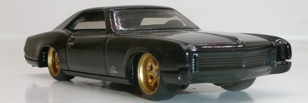 LOOSE 2025 HOT WHEELS 1:64 BLACK '66 BUICK RIVIERA GOLD WHEEL SWAP