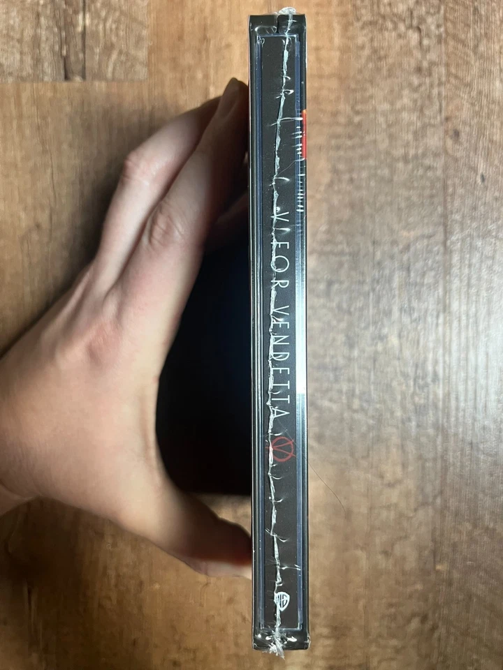 V for Vendetta w. Steelbook (4K UHD + Blu-ray, EU Import, Region Free) *NEW* - Image 3 of 4