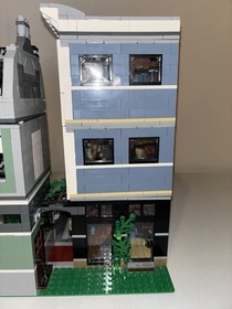 Lego Creator: Assembly Square (10255) 4002 Pcs. Generic Bricks. **Please Read!**