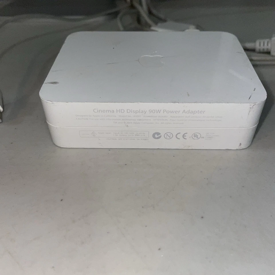 A1082 Apple Cinema 23" HD Display Monitor with 90W Power Adapter Keyboard - Image 4 of 4