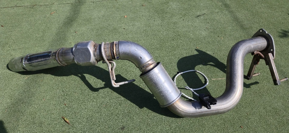 Escape doble cromado despegue original nuevo con sensor. Se adapta a Ford 6,7 L Foto 3 de 4