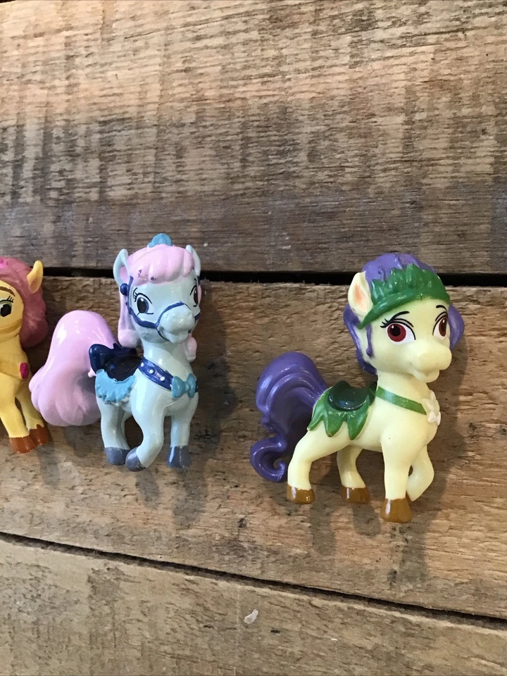 Disney принцесса дворец домашних животных лошадей мини фигурки пони лот из 4 желтый синий розовый - Изображение 4 из 4