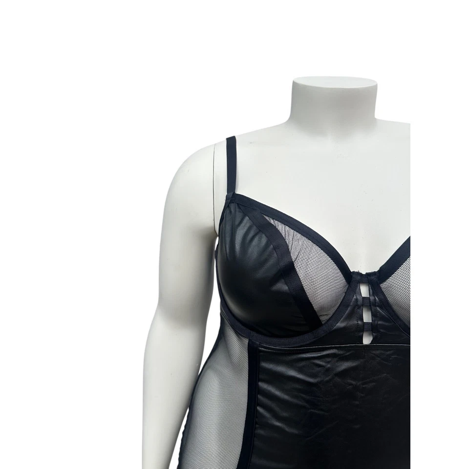 Torrid 女式钢圈 Chemise 尺寸 2 人造皮革网眼性感黑色连衣裙懒人鞋 — 第 4/4 张图片