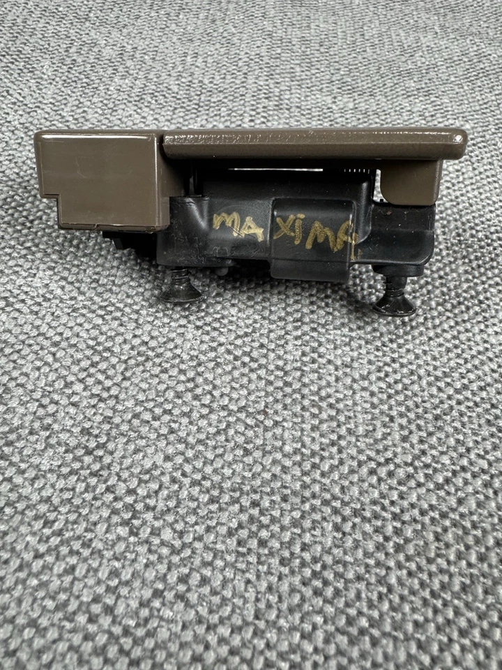 Nissan Máxima 1996-2006 Guantera Marrón Compartimento Manija Pestillo Sin Llave Foto 2 de 4