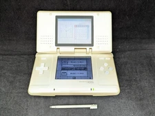 B739 Nintendo DS console DS Pure White Japan NDS w/pen
