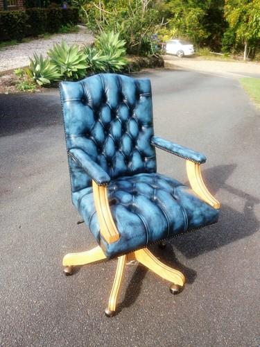 Australian Gainsborough Swivel Chesterfield Leather Reproduction Swivel Chair - Picture 7 of 13