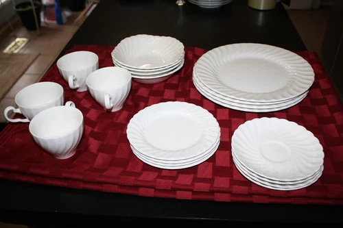 Service for 4 VINTAGE Johnson Brothers JB Ironstone - 20 piece set
