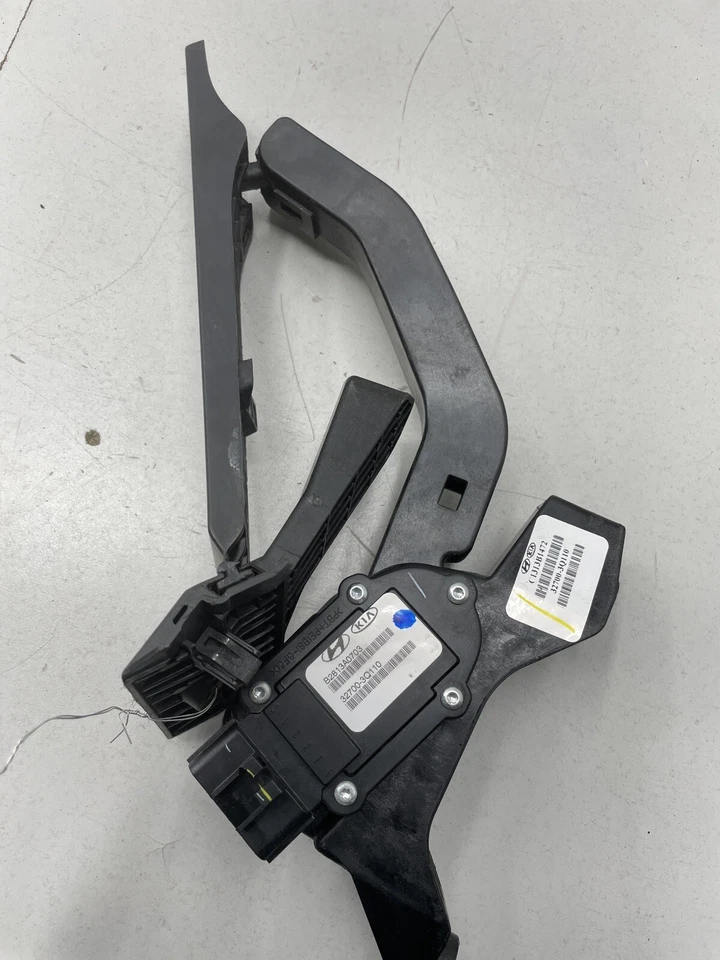Conjunto de pedal de acelerador Kia Optima 2013 32700-3Q110 Foto 3 de 4