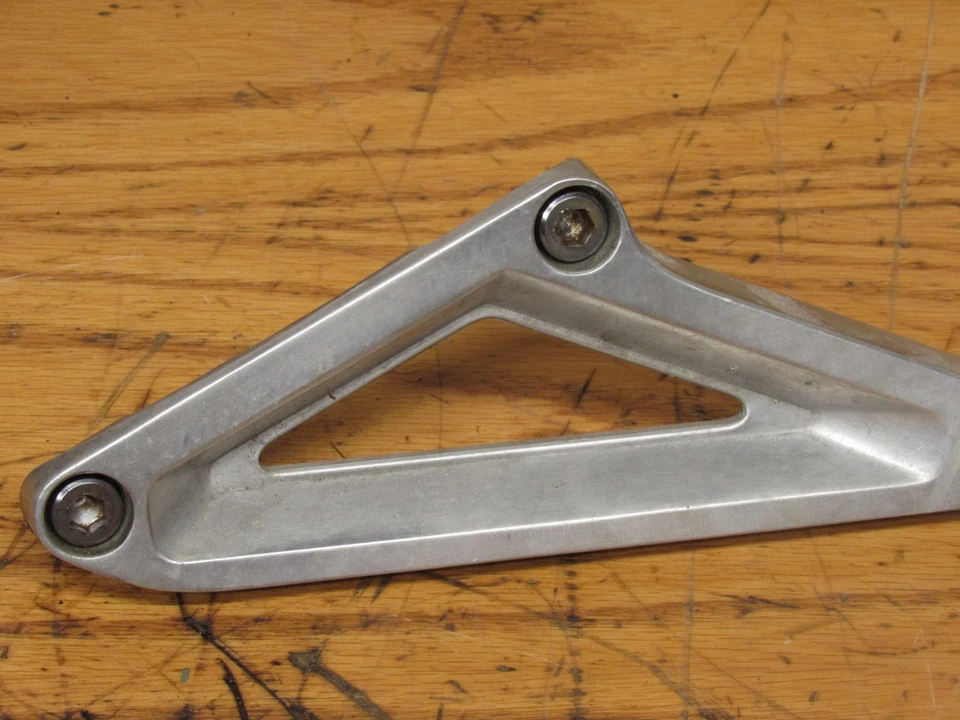 Honda Sabre 1985 VF 700 S V45 VF700S lado izquierdo pasajero trasero estriba y soporte Foto 2 de 4