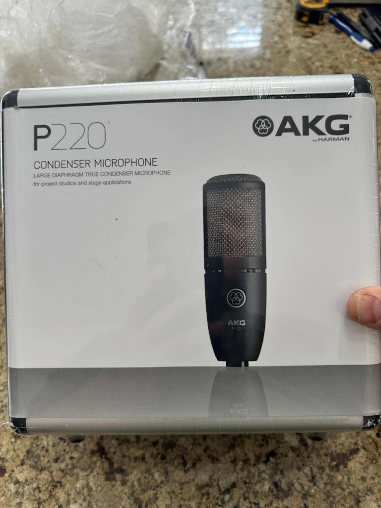 AKG P220 High-Performance Large Diaphragm True Condenser