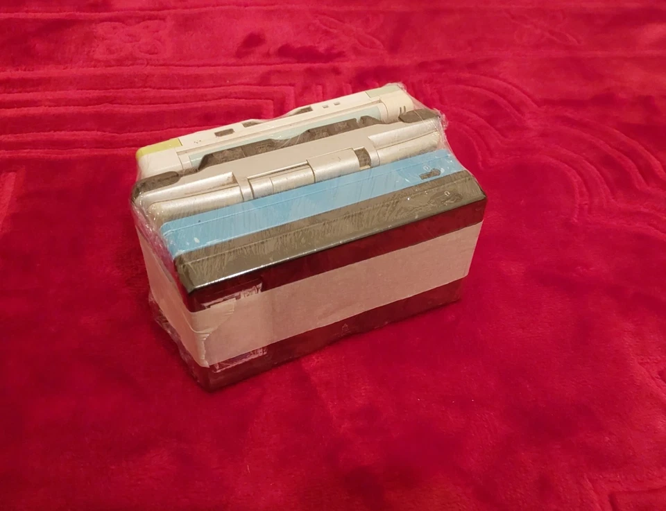 Lot Of 4 Nintendo DSi/DS LITE/FAT Consoles  FOR PARTS REPAIR NOT WORKING! ASIS - Image 2 of 4