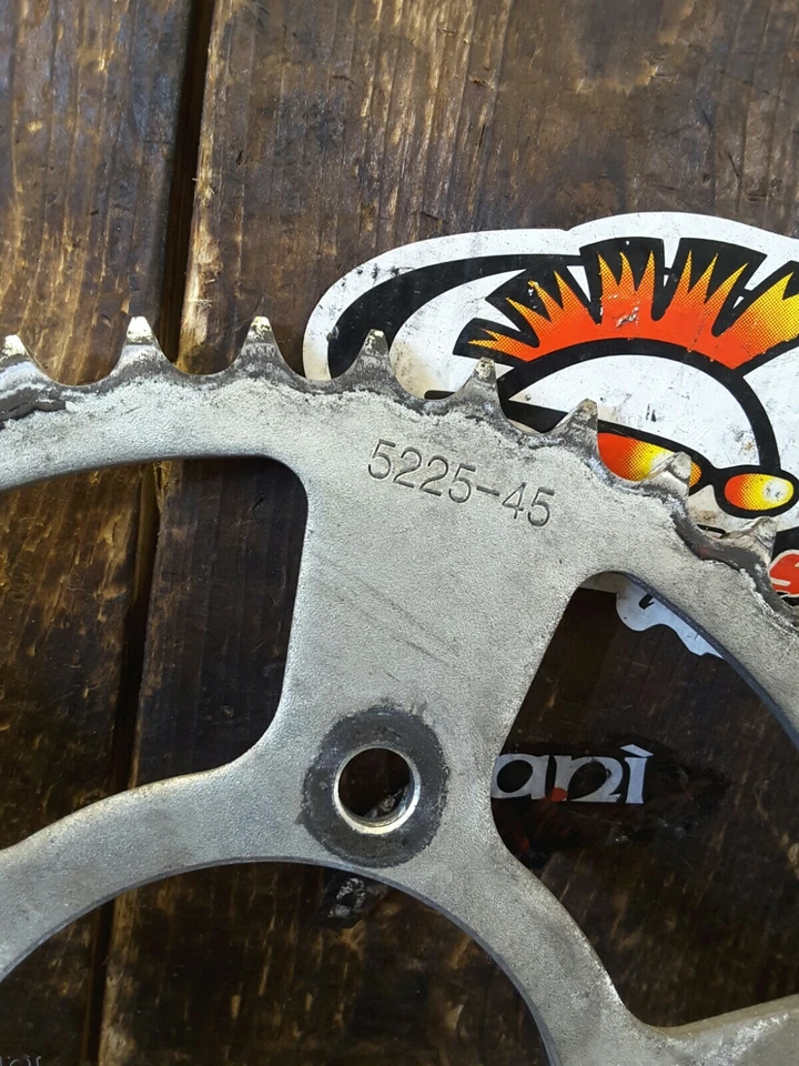 Piñón trasero Suzuki SV650S SV650 2009 09 45 dientes Foto 2 de 4