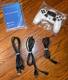 PlayStation 4 500GB Glacier White Console - Destiny Bundle + 2 Games. FW: 3.55