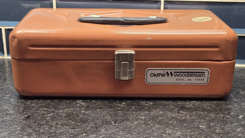 Old Pal Woodstream Metal Herramienta Aparejos de Pesca Caja 13x6x4 Marrón Limpio De Colección LEER Foto 2 de 4