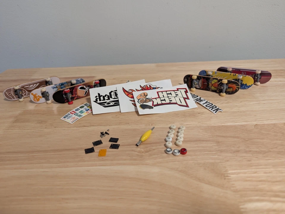 VTG World Industries Tech Deck LOT! Rob Sluggo Boyce, 7 boards + accessories  - Image 3 of 4