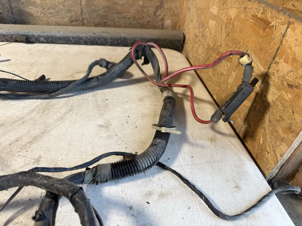 Arnés de cables para faros Volkswagen Rabbit GL 1983 arnés de bahía de motor OEM Foto 3 de 4