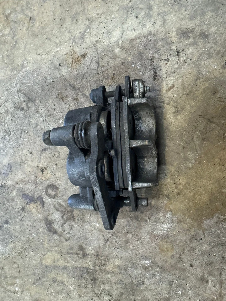 06-16 KAWASAKI VULCAN VN 900 VN900 PINZA DE FRENO DELANTERA CON PASTILLAS Foto 3 de 4