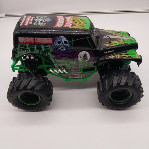 NEW BRIGHT MONSTER JAM RC GRAVE DIGGER 12” FOR PARTS No Remote 1/12 Scale AS-IS - Picture 3 of 19
