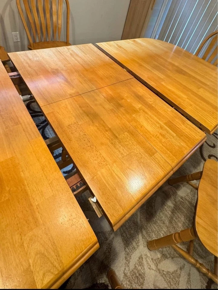 Juego de mesa de comedor extensible de madera de teca ovalada con 5 sillas traseras Windsor de madera de roble,  Foto 2 de 4