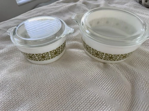 Vintage Pyrex 1 1 /2 PT  1 QT  #472 473 Verde Green Flower Dishes W/ Lids