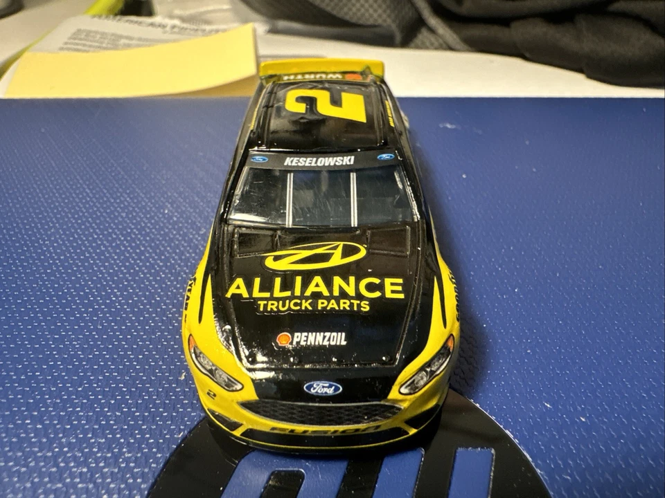 Brad Keselowski 2017 Lionel Collectibles #2 Alliance Truck Parts 1/64 Foto 4 de 4