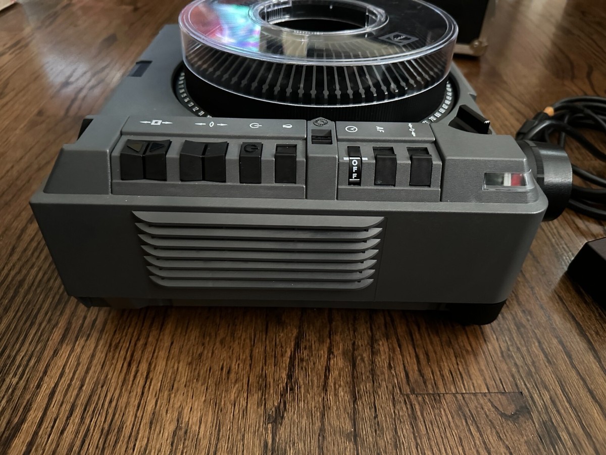 Kodak Ektapro 9000 Slide Projector with Carrying Case Tested