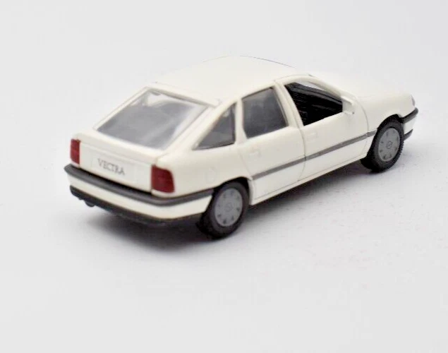 Gama Modelo 1/43 Opel Vauxhall Vectra Blanco 5 puertas. DieCast. Hecho en Alemania Foto 2 de 4