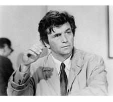 Peter Falk als Columbo in Szene von 1974 Eine &Uuml;bung im Todesfall 4x6 inch Foto