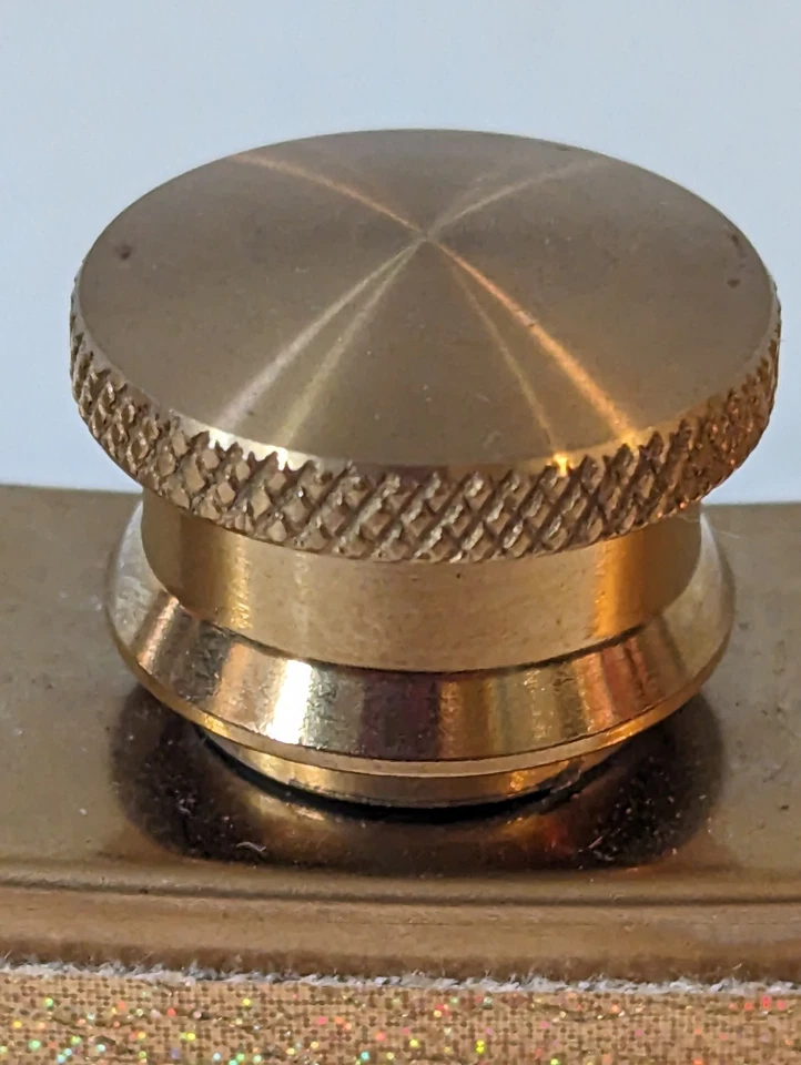 Juicy Couture - Frasco dorado brillante "Its Haute Hour" - Acero inoxidable - 6 oz Foto 3 de 4