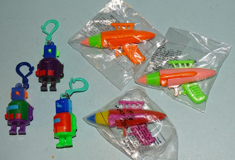 LOT OF 6 ROBOT/SPACE GUN KEYCHAIN PUZZLES
