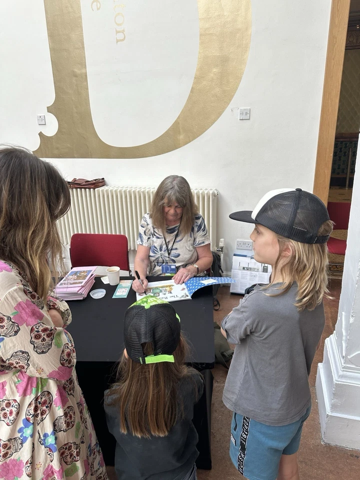 The Gruffalo's Child by Julia Donaldson DOUBLE SIGNED DOODLED UK Gift Ed HB - Image 4 of 4