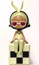 Poupée U manquante n°8 mini figurine de collection