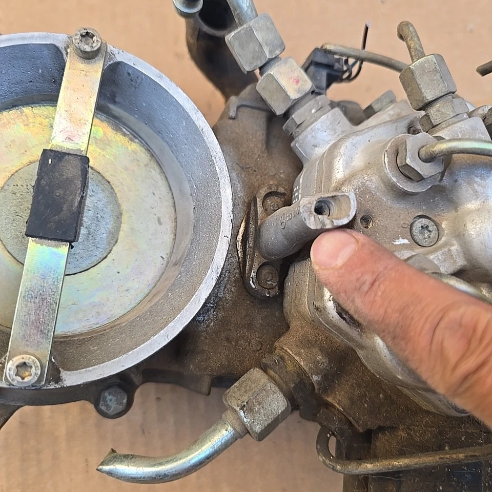 MERCEDES-BENZ R129 500SL 500SEL 1990-92 FUEL INJECTION DISTRIBUTOR FLOW METER - Image 2 of 4