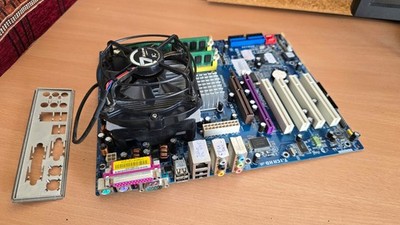 ASRock 4CoreDual-SATA2 + Intel Core 2 Duo E8400 CPU and 4GB DDR2