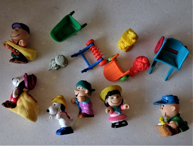 McDonalds 1990 Peanuts Farm Toys- Complete Set with under three toys