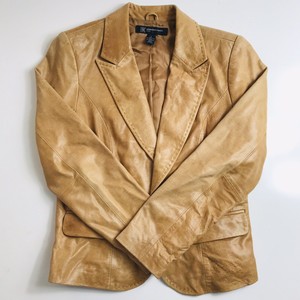 jaqueta de couro bege feminina