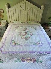 Beautiful Vintage Applique Embroidered Quilt