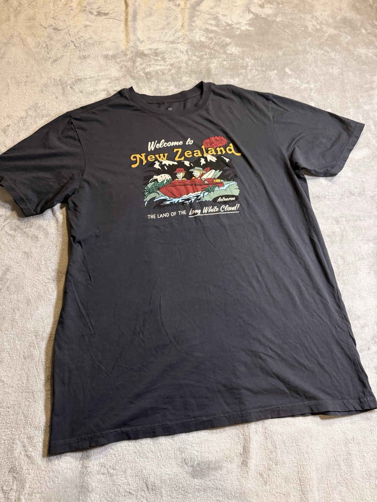 Roark T Shirt Men's Size Large Welcome To New Zealand Graphic Print Shirt NWOT