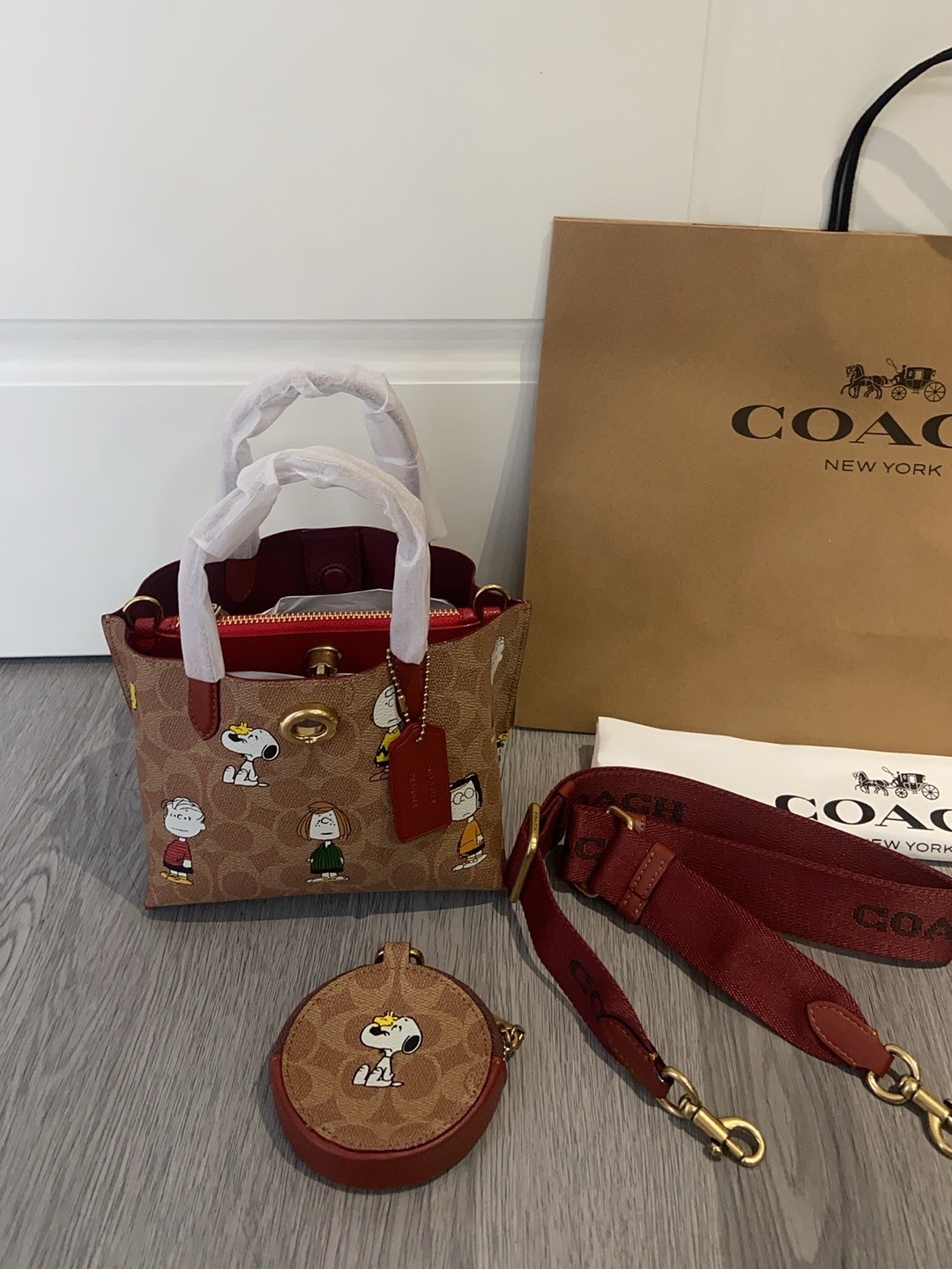 Peanuts x Coach Willow Tote Bag 18 Signature Canvas CBF74 New