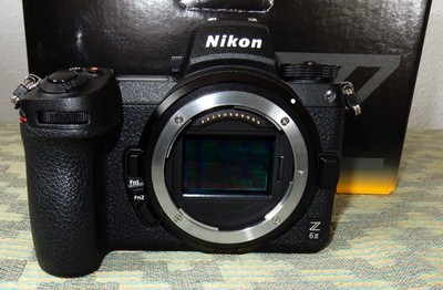 Nikon Z6II + Gehäuse + 676 Ausl. + komplett in OVP