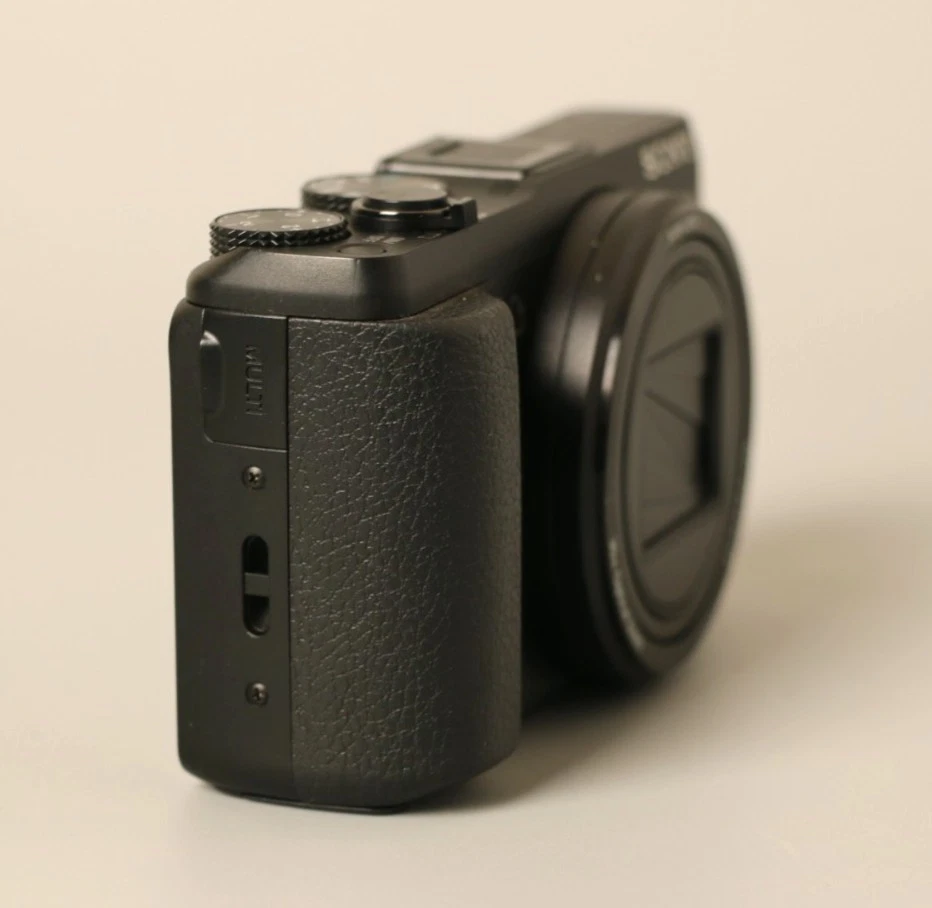 Sony Cyber-shot DSC-HX50V 20.4MP Digital Camera 30x Optical Zoom -Wi-Fi GPS - Image 3 of 4