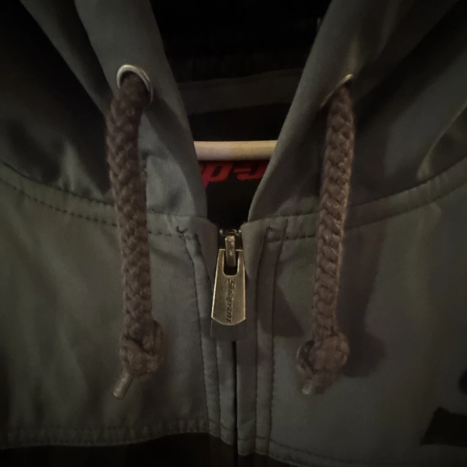 HERRAMIENTAS A PRESIÓN GRIS NEGRO Y GRIS CHAQUETA CON CAPUCHA ABRIGO DE INVIERNO AISLANTE JECKET Foto 4 de 4