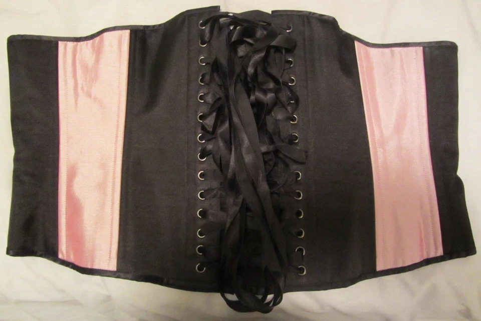Corsé Renacimiento - Corsé de Seda Rosa y Negro - Por Scarlett's Corset 41" - Foto 2 de 2