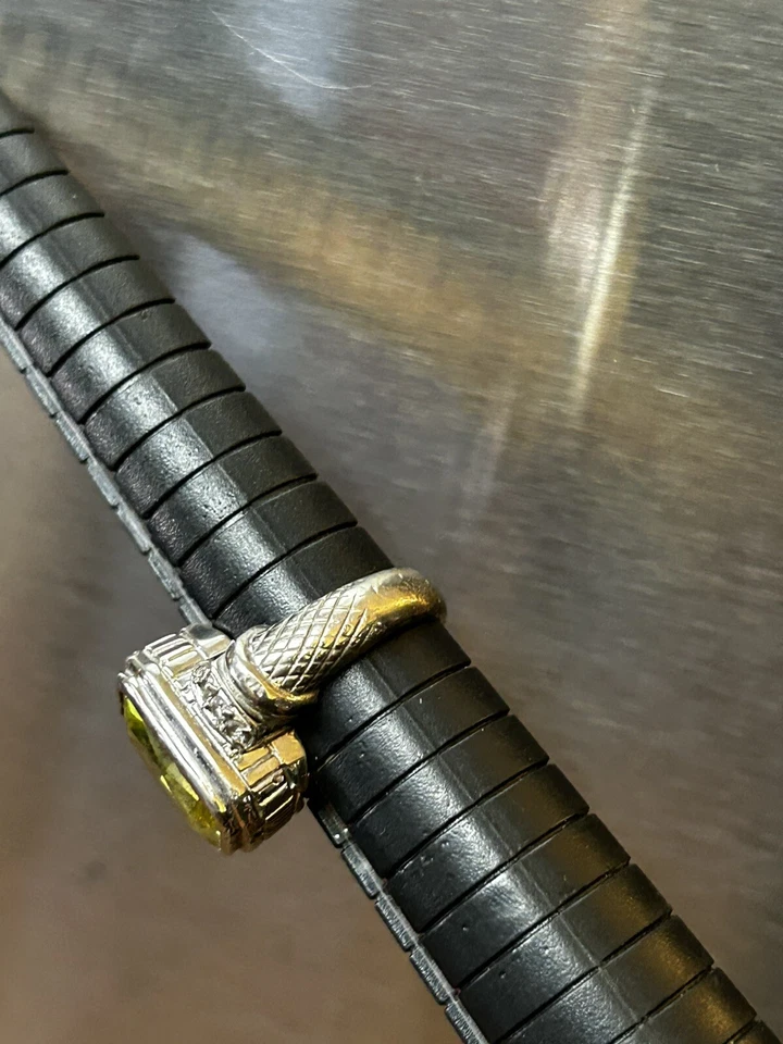 Elegant  Green Peridot & Bright Cubic Zirconia Art Deco Sterling Silver Ring Sz6 - Image 4 of 4