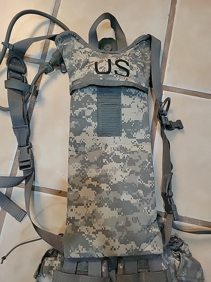 U.S. Military Issued MOLLE 2-Hydration Carrier￼ Complete With Bladder/2 Pouches - Image 2 of 4