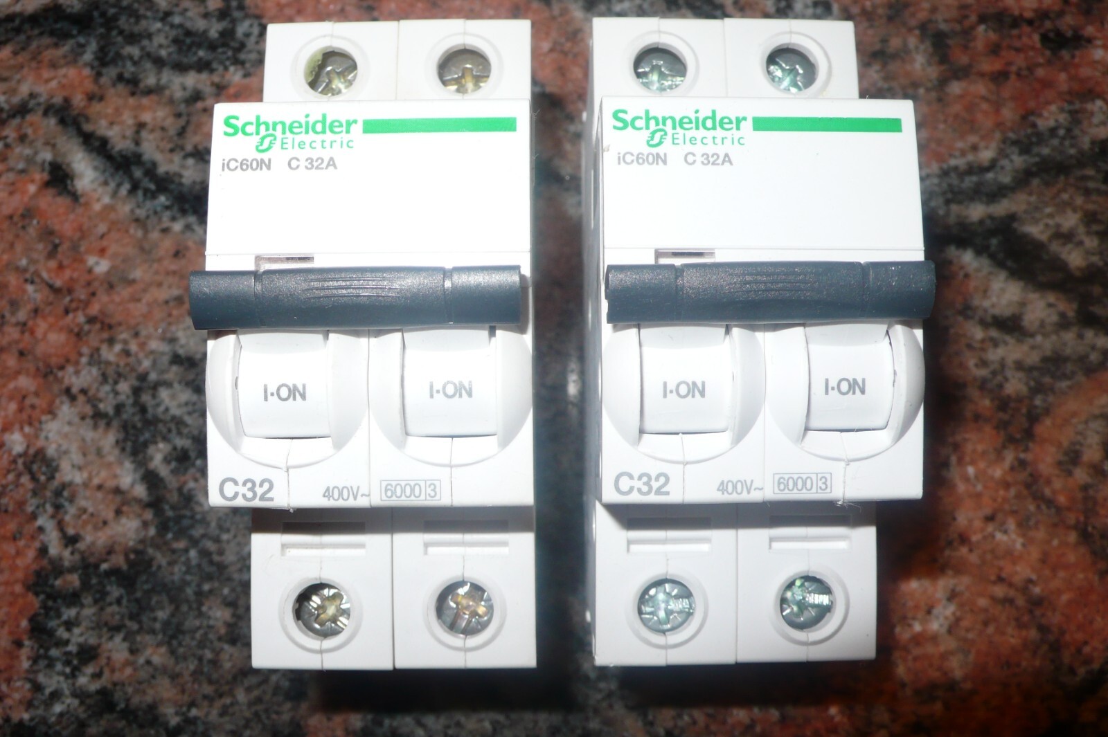 Disjoncteur 32A Schneider Electric A9F77232 bipolaire pour tableau